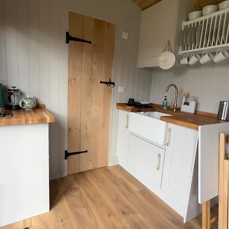 Shepherds Hut At Cedar Gables Lamberhurst Exterior photo