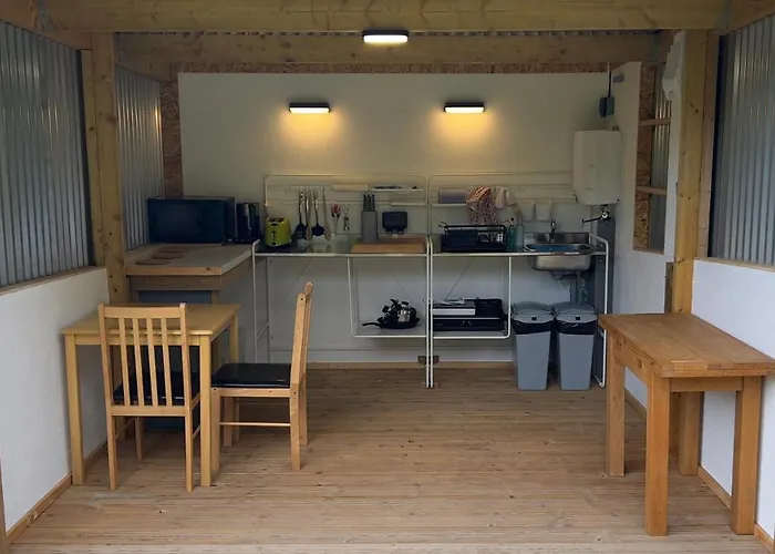 Shepherds Hut At Cedar Gables