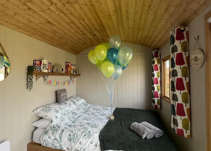 Shepherds Hut At Cedar Gables